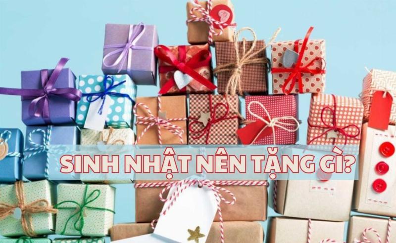 Một bó hoa hồng rực rỡ, nhiều màu sắc được gói ghém cẩn thận, thích hợp làm hoa hồng tặng mẹ dịp sinh nhật